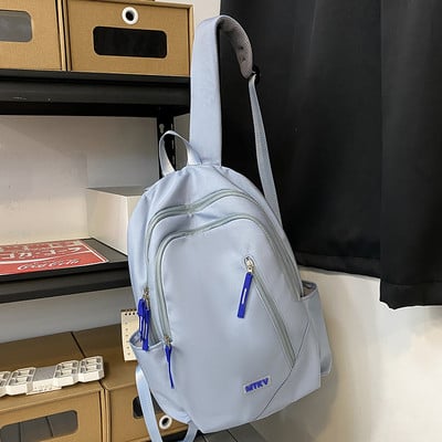 Pánsky ležérny batoh so zipsom a kľúčenkou