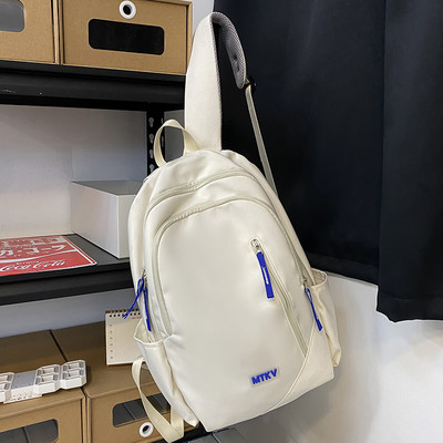 Pánsky ležérny batoh so zipsom a kľúčenkou