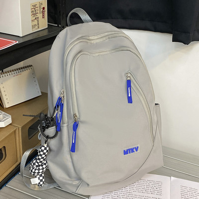 Pánsky ležérny batoh so zipsom a kľúčenkou