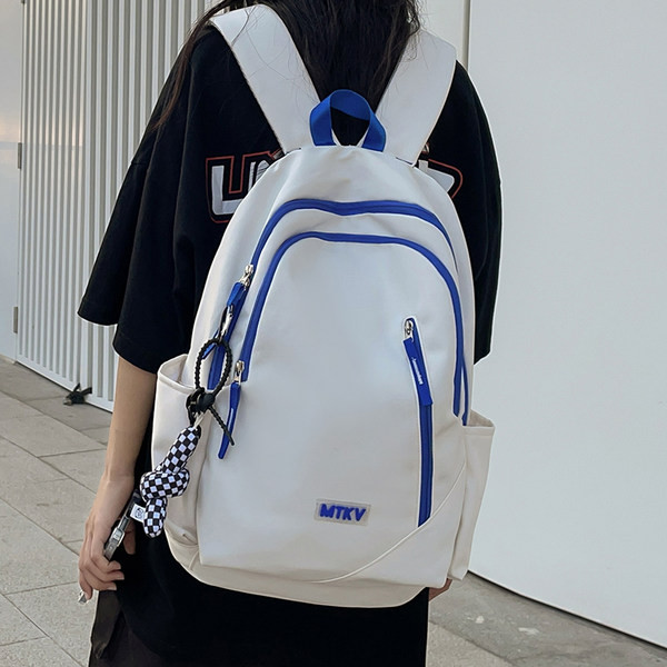 Pánsky ležérny batoh so zipsom a kľúčenkou