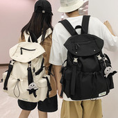 Pánsky športový batoh s kľúčenkou a predným vreckom so zaväzovaním