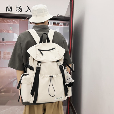 Pánsky športový batoh s kľúčenkou a predným vreckom so zaväzovaním