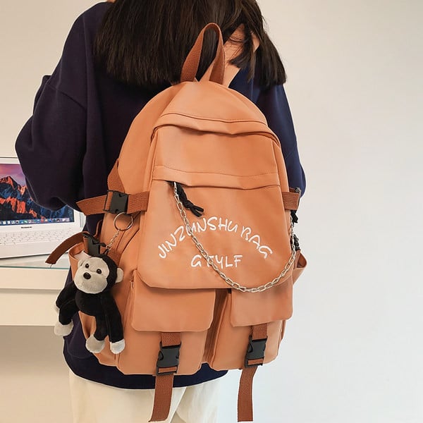 Pánsky batoh s ozdobnou retiazkou a nápisom