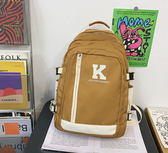 Moderný pánsky batoh s nápisom a 3D prvkom