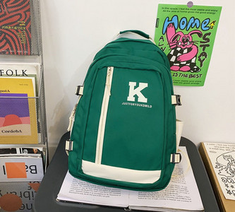 Moderný pánsky batoh s nápisom a 3D prvkom