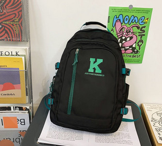 Moderný pánsky batoh s nápisom a 3D prvkom