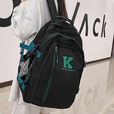 Moderný pánsky batoh s nápisom a 3D prvkom