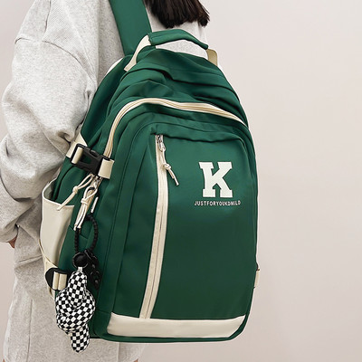 Moderný pánsky batoh s nápisom a 3D prvkom