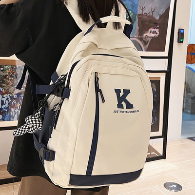 Moderný pánsky batoh s nápisom a 3D prvkom