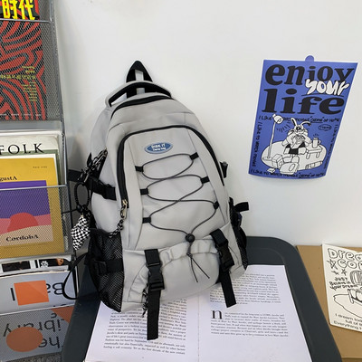 Pánsky textilný batoh so zapínaním na zips a bočnými vreckami