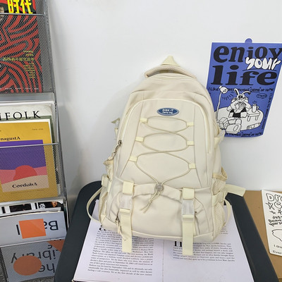 Pánsky textilný batoh so zapínaním na zips a bočnými vreckami