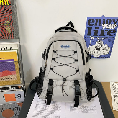 Pánsky textilný batoh so zapínaním na zips a bočnými vreckami