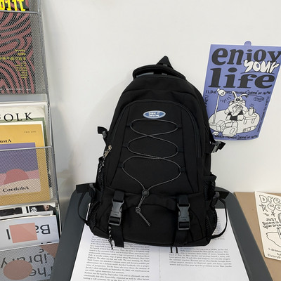 Pánsky textilný batoh so zapínaním na zips a bočnými vreckami