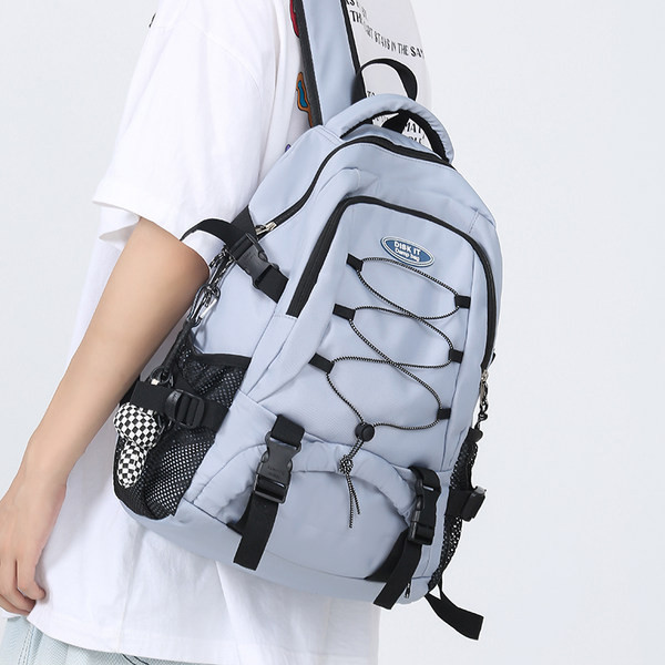 Pánsky textilný batoh so zapínaním na zips a bočnými vreckami