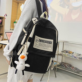 Ruksak sa privjeskom za ključeve i natpisom