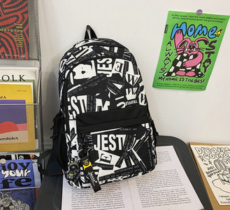 Nový model textilného batohu s nápisom a zapínaním na zips