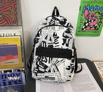 Nový model textilného batohu s nápisom a zapínaním na zips