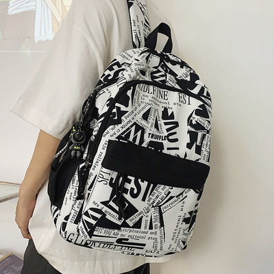 Nový model textilného batohu s nápisom a zapínaním na zips