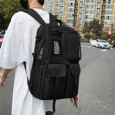 Pánsky ležérny batoh s vreckami a nápisom v niekoľkých farbách