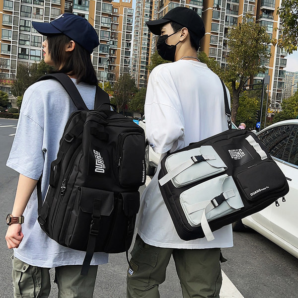 Pánsky ležérny batoh s vreckami a nápisom v niekoľkých farbách