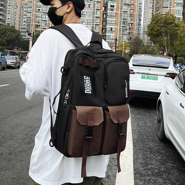 Pánsky ležérny batoh s vreckami a nápisom v niekoľkých farbách