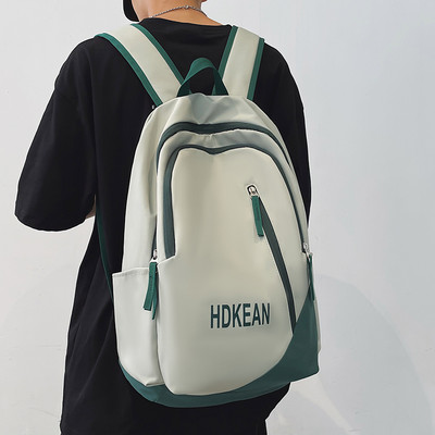 Muški ruksak sa patentnim zatvaračima i natpisom