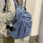 Ležérny pánsky batoh s nápisom a 3D prvkom