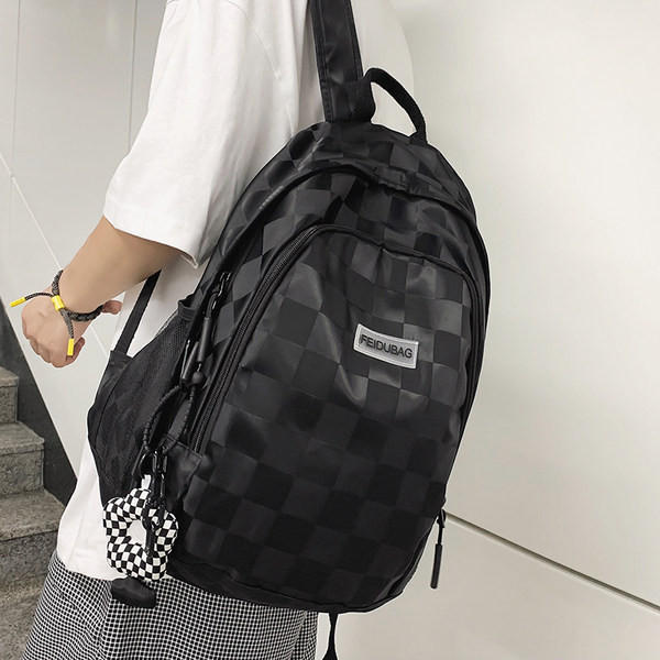 Pánsky štýlový batoh s logom a zapínaním na zips