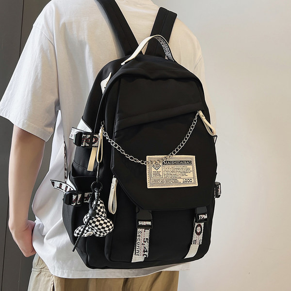 Nový model batohu pre mužov s nápisom a kovovou retiazkou