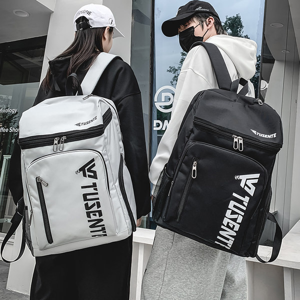 Textilný batoh s logom a zapínaním na zips pre mužov