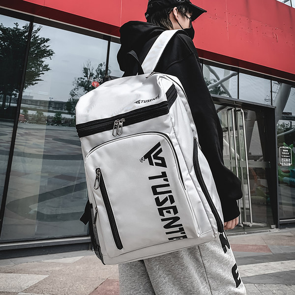 Textilný batoh s logom a zapínaním na zips pre mužov