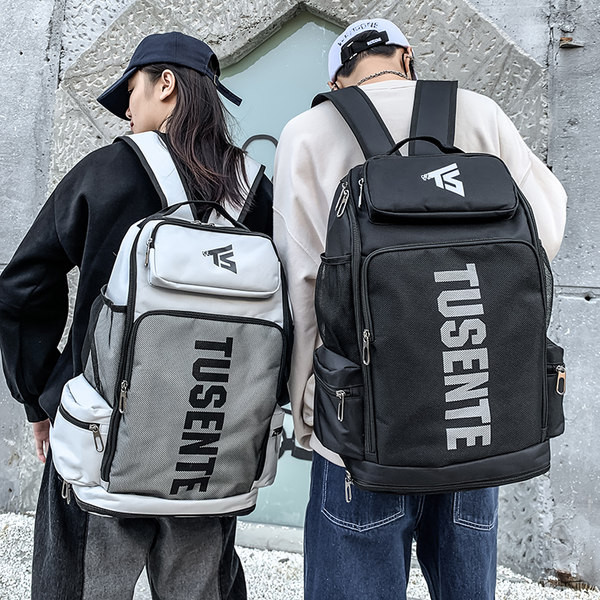 Férfi hátizsák hálóval és külső zsebekkel