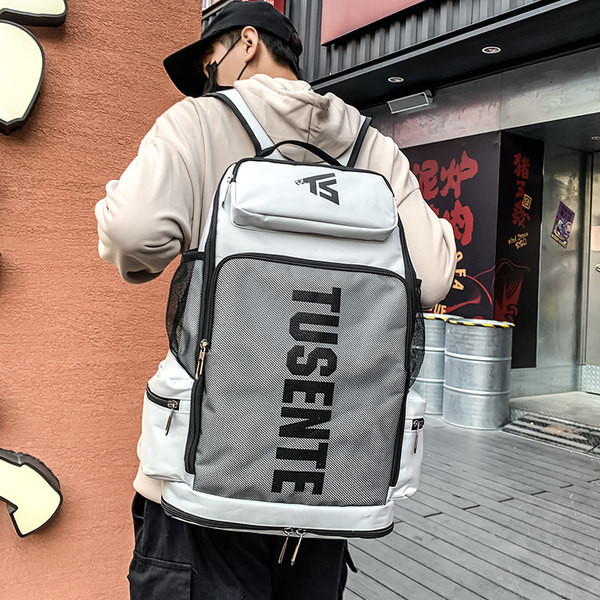 Férfi hátizsák hálóval és külső zsebekkel