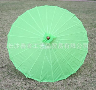 Bezmaksas piegāde Ķīnas krāsas auduma lietussargs, balti rozā saulessargi, Ķīnas tradicionālās dejas krāsas saulessargs, japāņu zīda rekvizīti