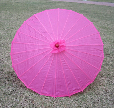Bezmaksas piegāde Ķīnas krāsas auduma lietussargs, balti rozā saulessargi, Ķīnas tradicionālās dejas krāsas saulessargs, japāņu zīda rekvizīti