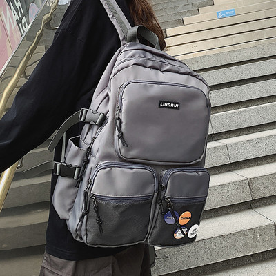 Pánsky ležérny batoh v tmavej farbe