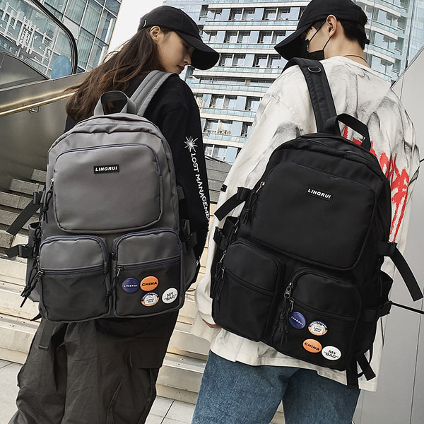 Pánsky ležérny batoh v tmavej farbe