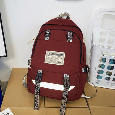 Moderan muški ruksak s natpisom i 3D elementom