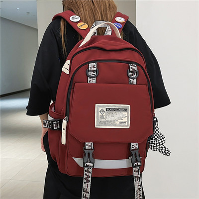 Moderan muški ruksak s natpisom i 3D elementom