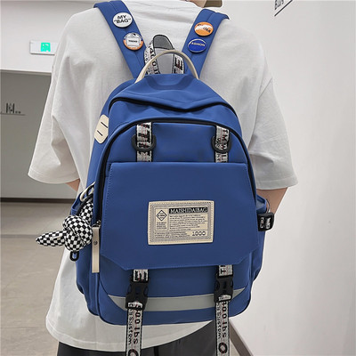 Moderan muški ruksak s natpisom i 3D elementom