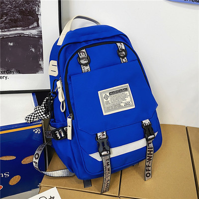 Moderan muški ruksak s natpisom i 3D elementom