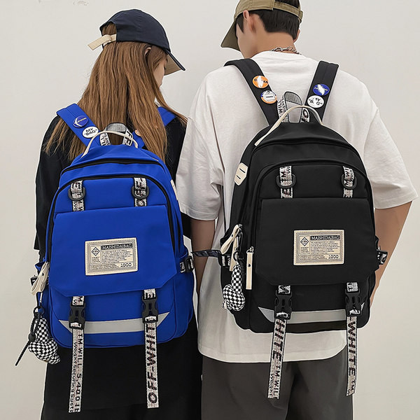 Moderan muški ruksak s natpisom i 3D elementom