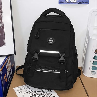 Štvorcový textilný batoh pre mužov s plastovým zapínaním