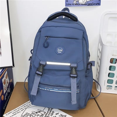 Štvorcový textilný batoh pre mužov s plastovým zapínaním