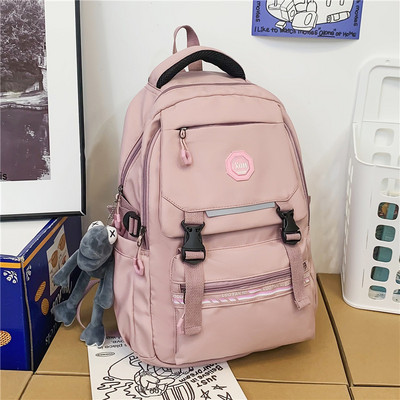 Štvorcový textilný batoh pre mužov s plastovým zapínaním