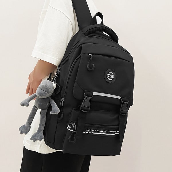 Štvorcový textilný batoh pre mužov s plastovým zapínaním