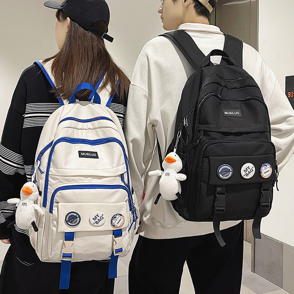 Každodenný batoh s kľúčenkou