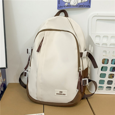 Pánsky batoh s nápisom a 3D prvkom vhodný na každodenné nosenie