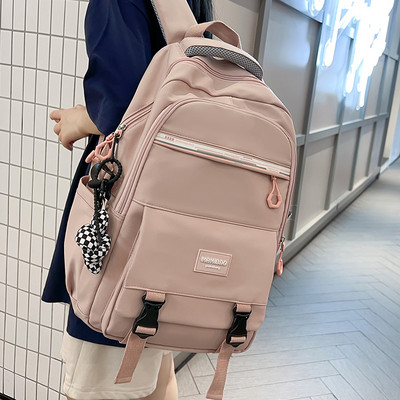 Rucsac pentru bărbați cu formă pătrată și breloc