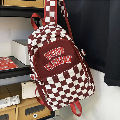 Nový model batohu s nápisom pre mužov